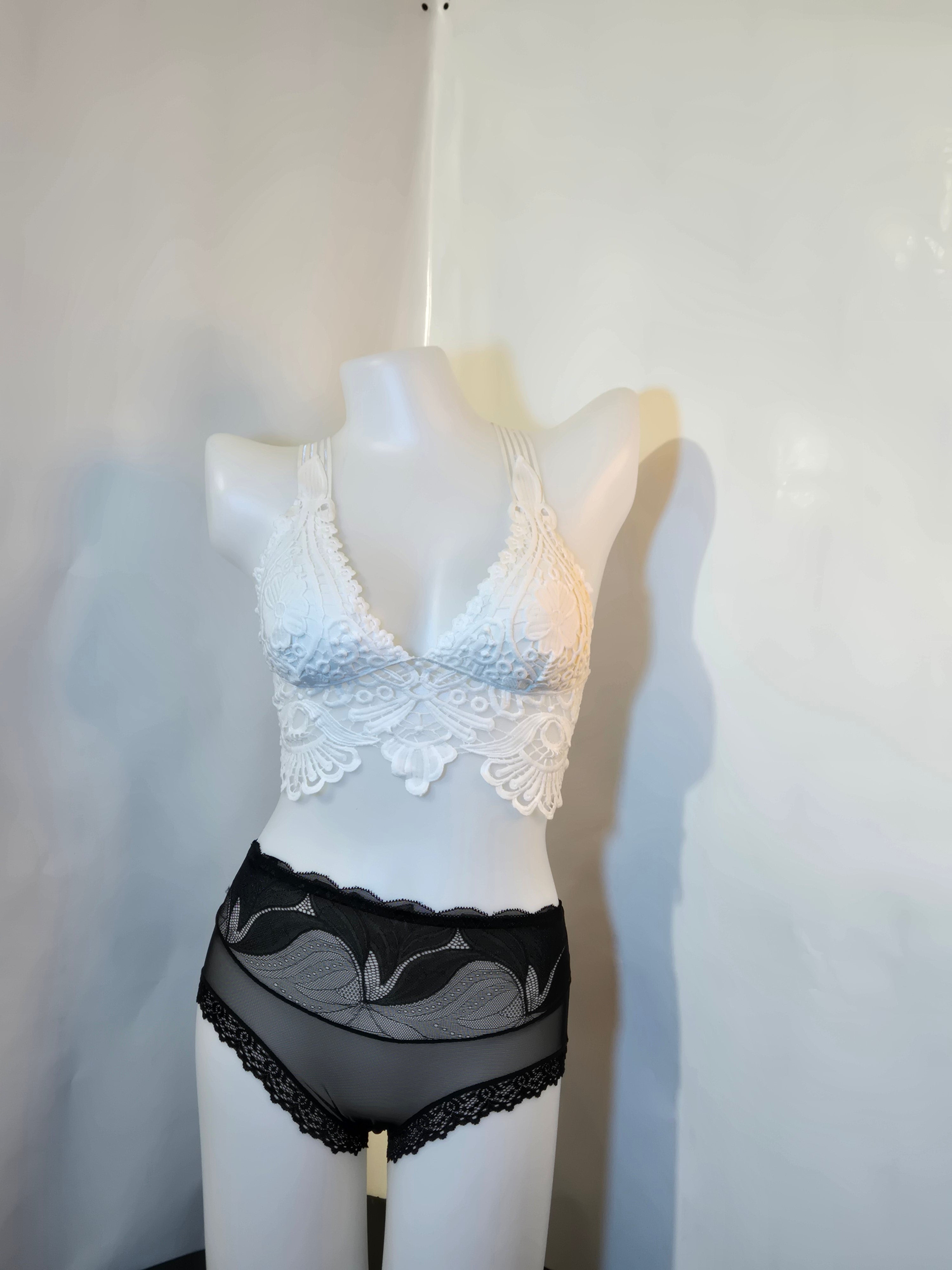 Sateileva Crosia bra - Red, Black, White, Yellow And Pink